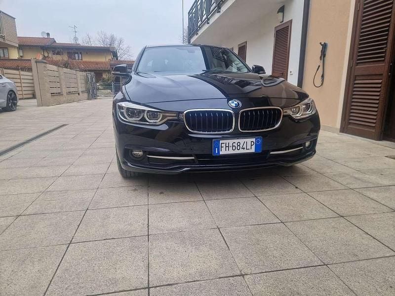 Usata BMW 318 Sport Line 150 CV (110 kW) 2016 Nero Berlina