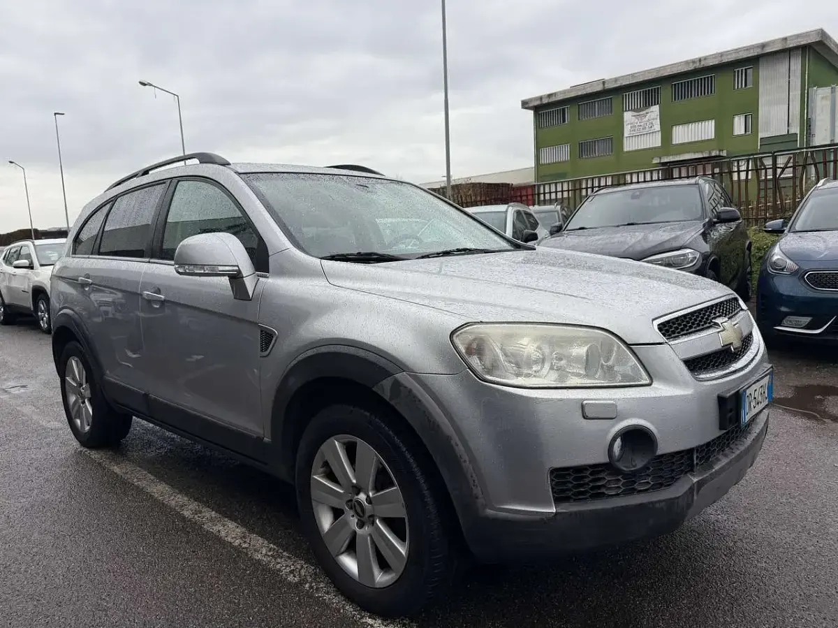 Usata Chevrolet Captiva 150 CV (110 kW) 2008 Argento SUV