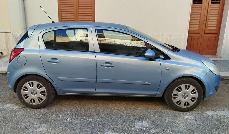 Usata Opel Corsa Enjoy 75 CV (55 kW) 2007 Blu/azzurro Berlina