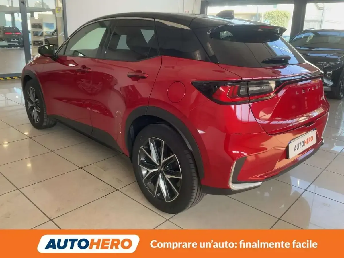Usata Lexus LBX 136 CV (100 kW) 2025 Rosso SUV