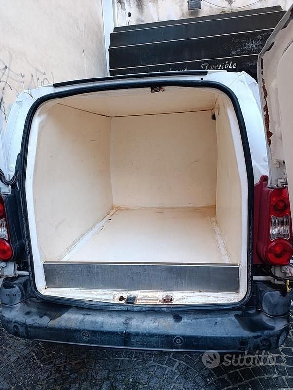 Usata Peugeot Partner 92 CV (67 kW) 2011 Bianco Monovolume