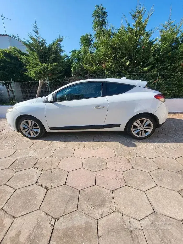Usata Renault Mégane III 110 CV (80 kW) 2010 Bianco Coupé