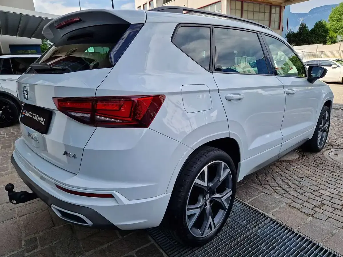 Usata Seat Ateca 4Drive 190 CV (139 kW) 2022 "nevada" weiss metallic SUV