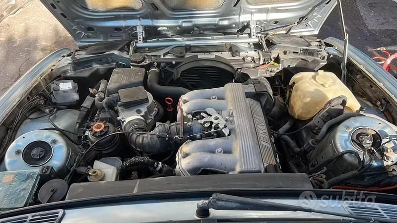 Usata BMW 318 116 CV (85 kW) 1989 Blu Berlina