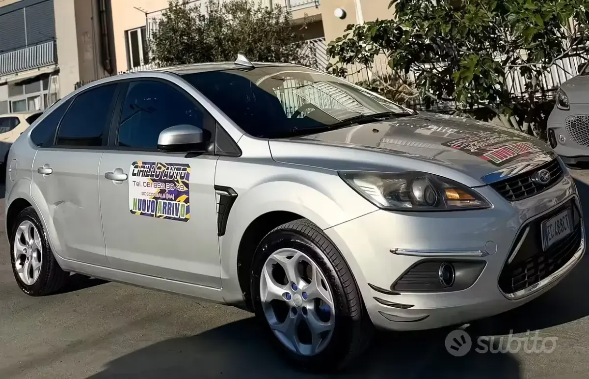Käytetty Ford Focus Titanium 90 HP (66 kW) 2010 Harmaa Sedan