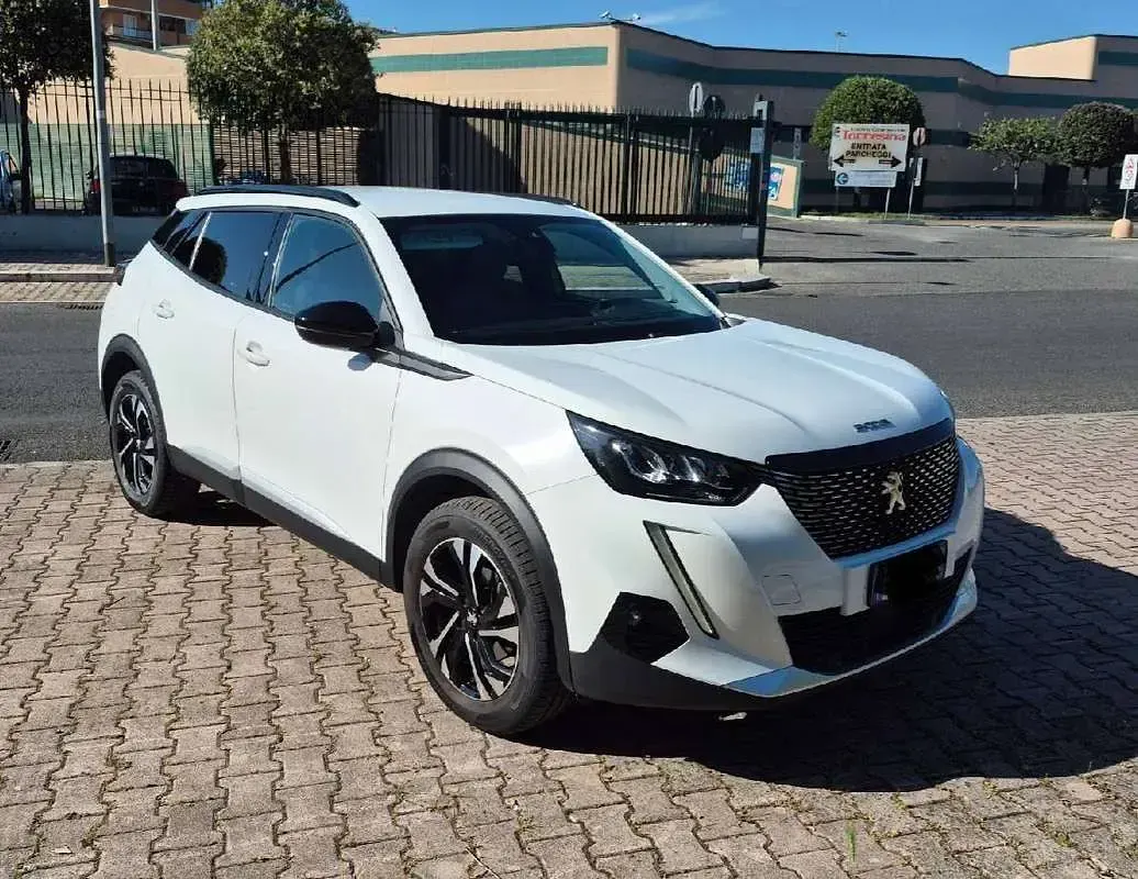 Usata Peugeot 2008 Allure 110 CV (80 kW) 2022 Bianco SUV