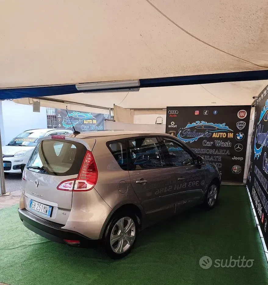 Usata Renault Scénic Luxe 110 CV (80 kW) 2011 Giallo Monovolume