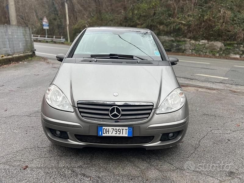 Beige Usata 2007 Mercedes A160 Elegance Tre volumi | 2400 € (Ottimo prezzo) - Immagine 1/4