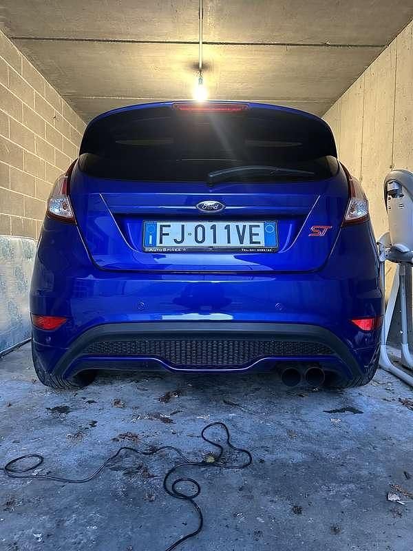 Usata Ford Fiesta ST 182 CV (133 kW) 2017 Blu Berlina