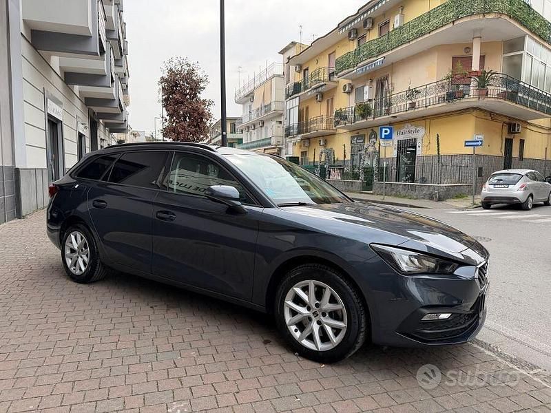 Usado Seat Leon 150 HP (110 kW) 2023 Cinzento Carrinha