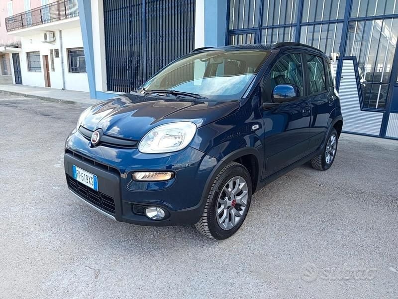 Usata Fiat Panda 4x4 S 86 CV (63 kW) 2017 Blu Utilitaria