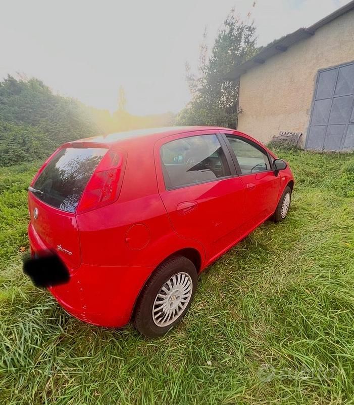 Usata Fiat Grande Punto 77 CV (56 kW) 2009 Rosso Utilitaria