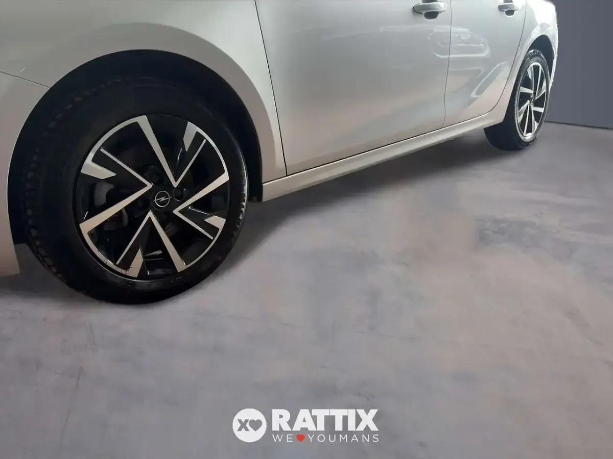 Usata Opel Corsa 101 CV (74 kW) 2025 Crystal silver Utilitaria