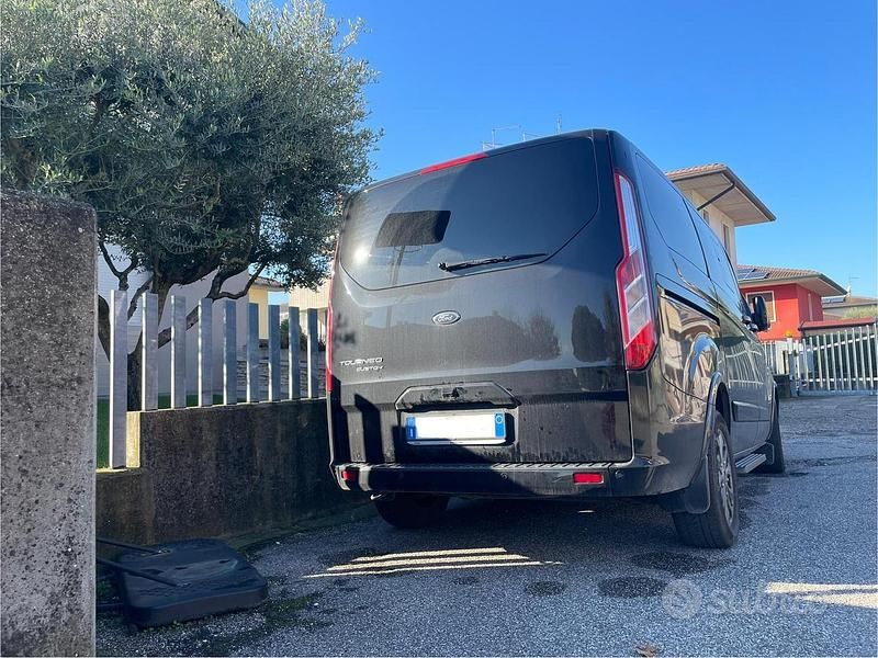 Usata Ford Tourneo Titanium X 150 CV (110 kW) 2023 Nero Monovolume