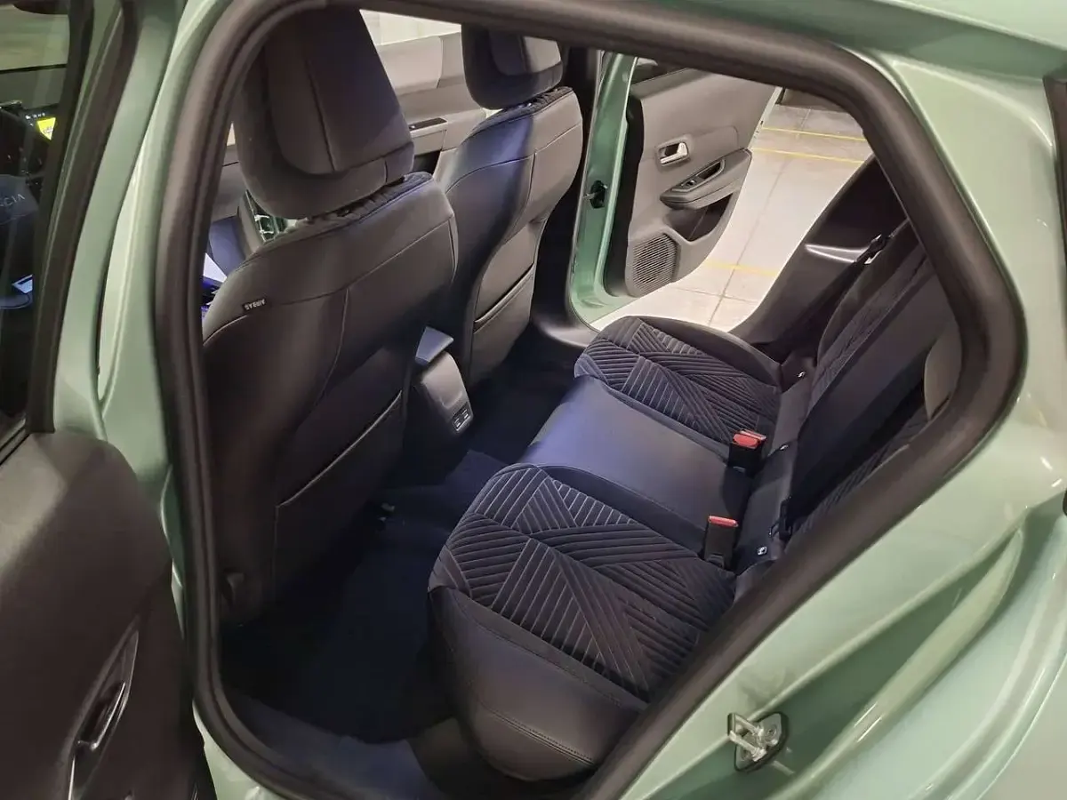Nuova Lancia Ypsilon 101 CV (74 kW) 2025 Verde giada (309) Utilitaria