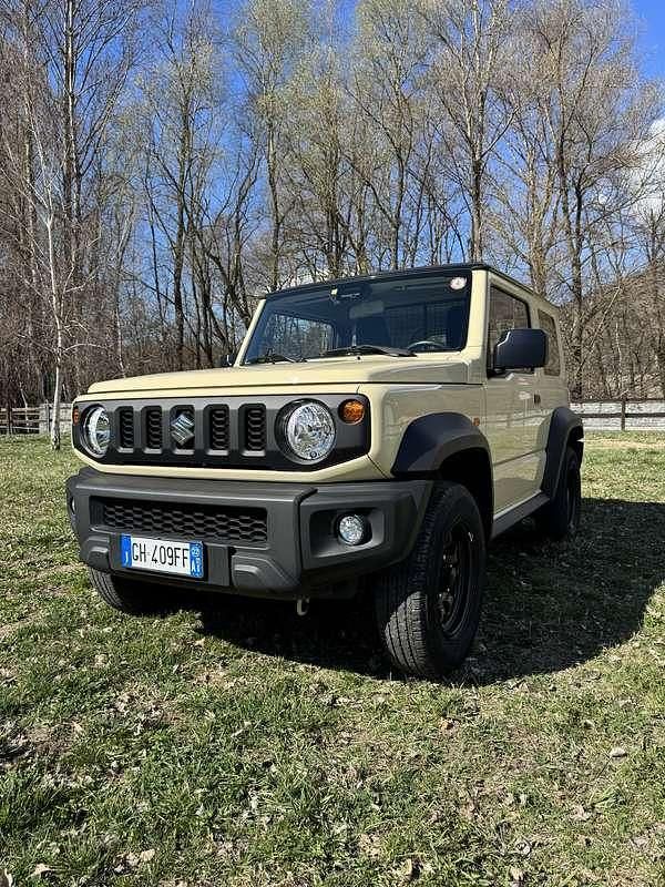 Usata Suzuki Jimny 102 CV (75 kW) 2022 Beige SUV