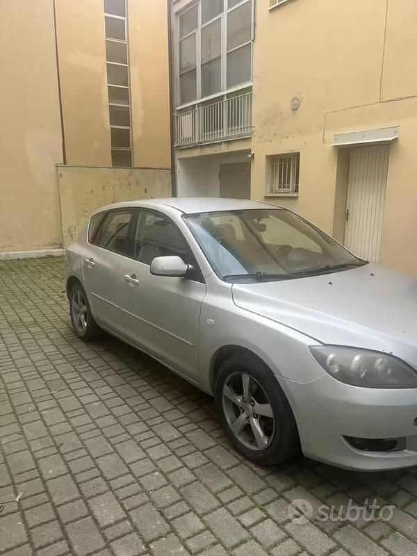Usata Mazda 3 109 CV (80 kW) 2005 Grigio Utilitaria