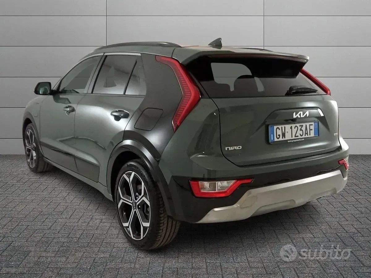 Käytetty Kia Niro Style 93 HP (68 kW) 2024 Vihreä Katumaasturi