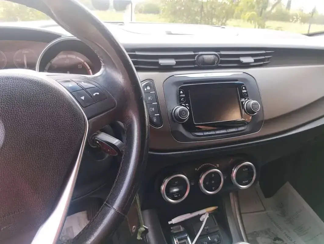 Usata Alfa Romeo Giulietta Exclusive 105 CV (77 kW) 2014 Bianco Utilitaria