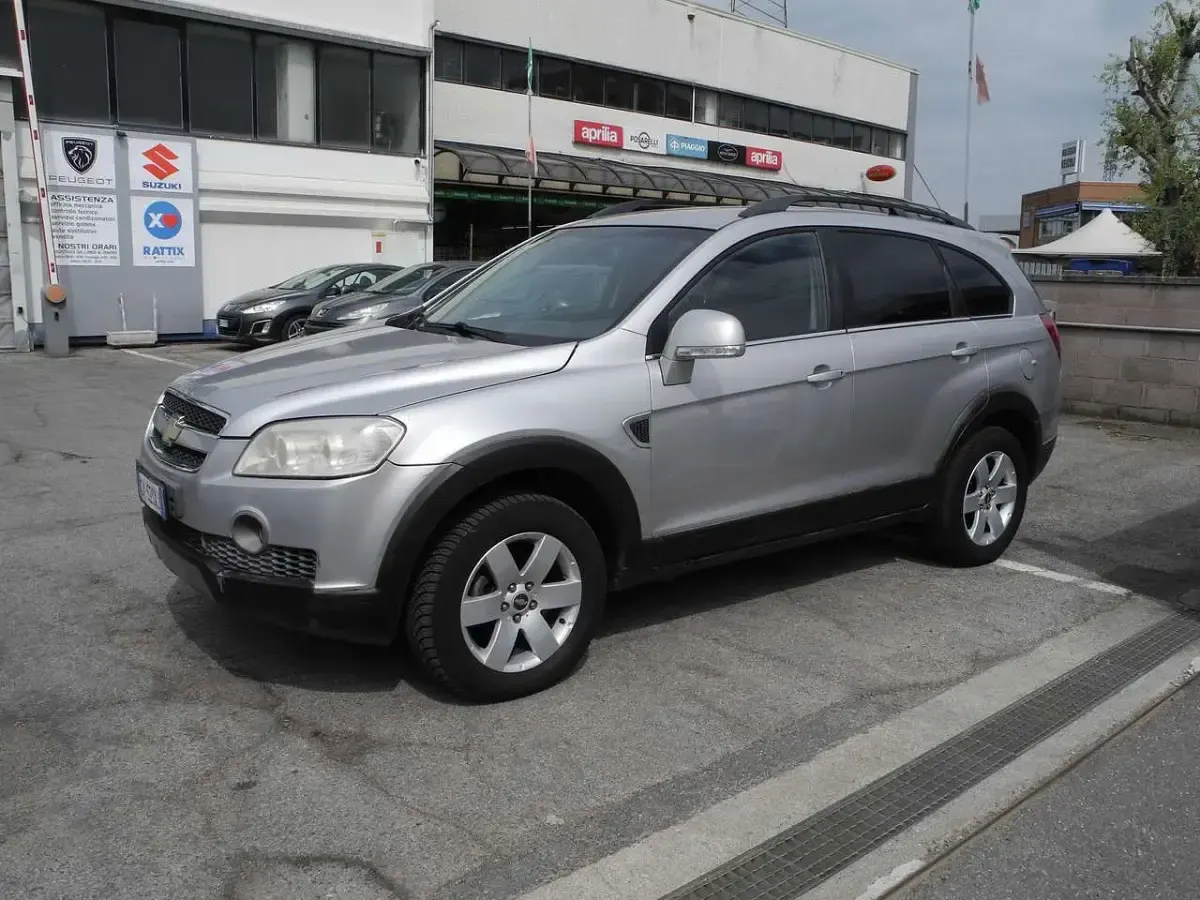 Begagnad Chevrolet Captiva 150 HK (110 kW) 2007 Grå SUV