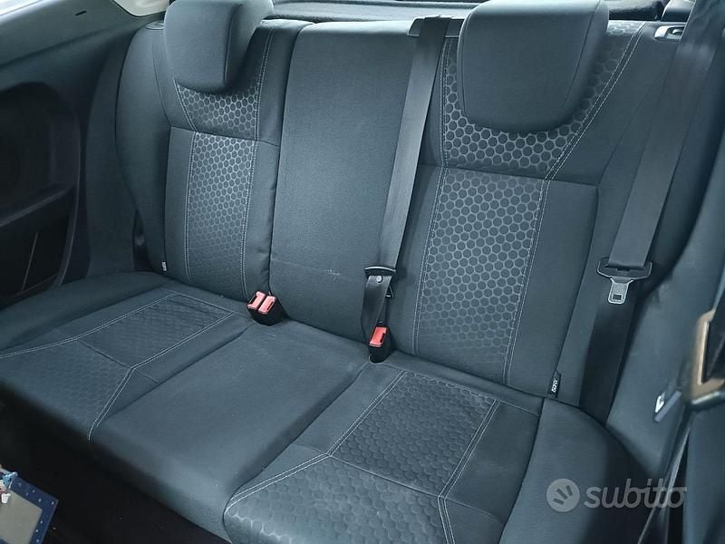 Usata Ford Fiesta 96 CV (70 kW) 2010 Nero Utilitaria