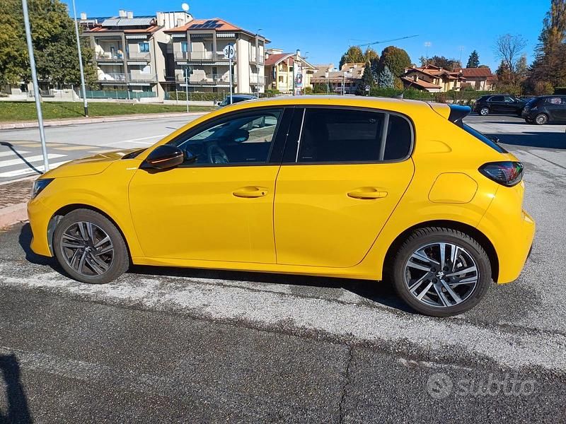 Giallo Usata 2022 Peugeot 208 Allure Due volumi | 15.500 € (Cara) - Immagine 1/4