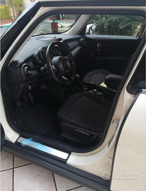 Usata Mini ONE 75 CV (55 kW) 2019 Bianco Utilitaria