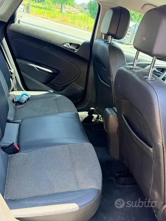 Usata Opel Astra Cosmo 140 CV (102 kW) 2014 Nero Berlina