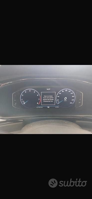 Usata VW T-Roc R-line 150 CV (110 kW) 2024 Blu SUV