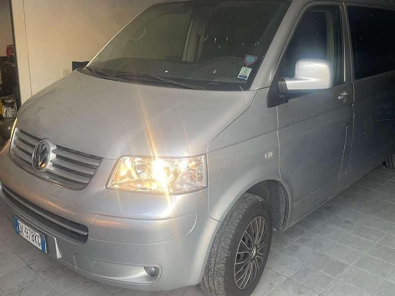 Argento Usata 2008 VW Caravelle Monovolume | 10.500 € (Buon prezzo) - Immagine 1/4