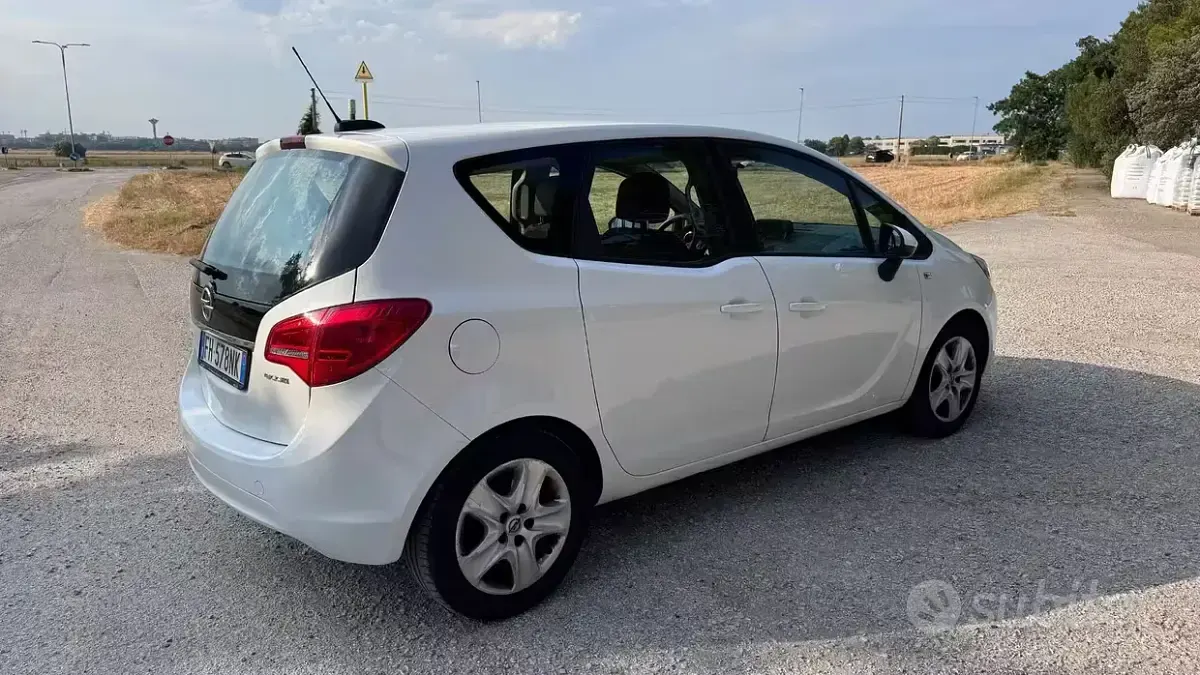 Usata Opel Meriva 120 CV (88 kW) 2017 Bianco Monovolume