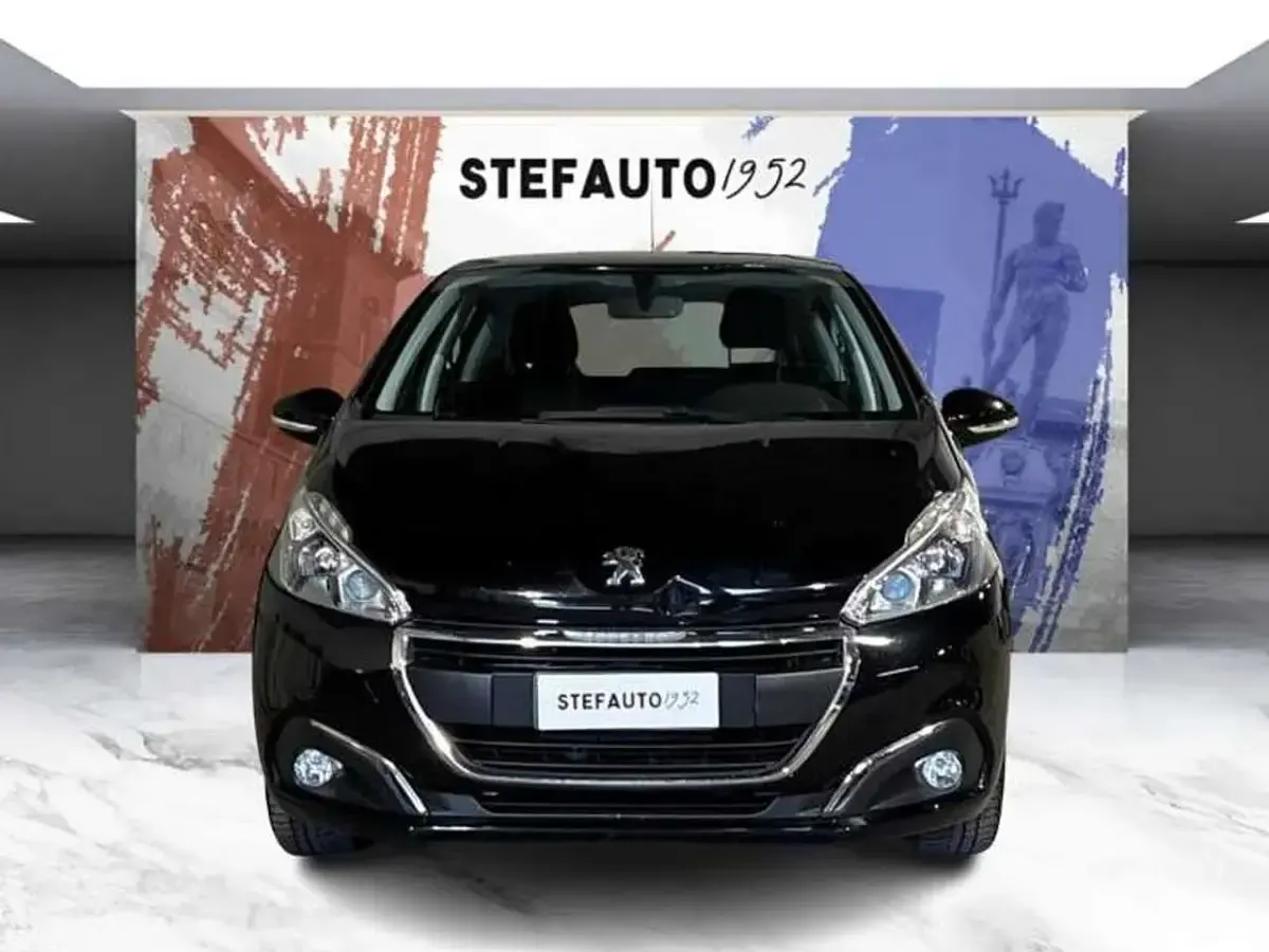 Usata Peugeot 208 Access 82 CV (60 kW) 2018 Nero Utilitaria