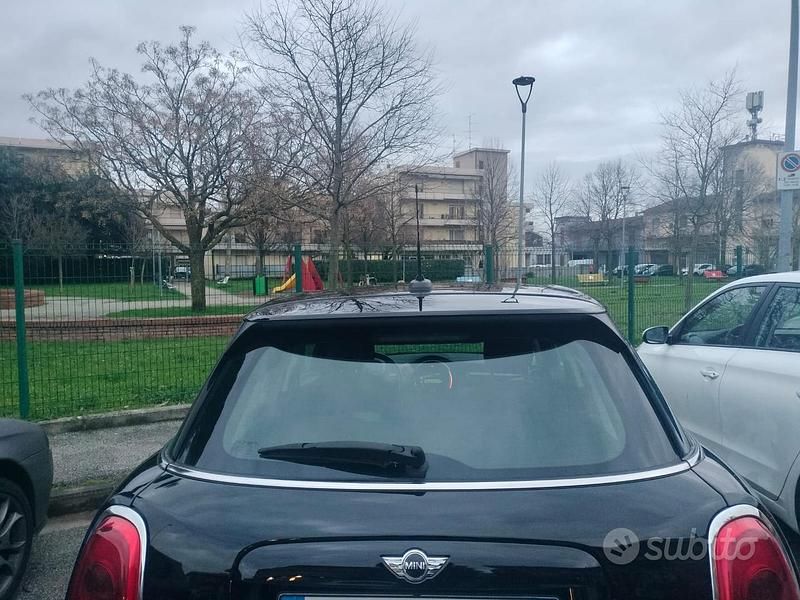 Usata Mini Cooper D Business 2015 Nero Utilitaria