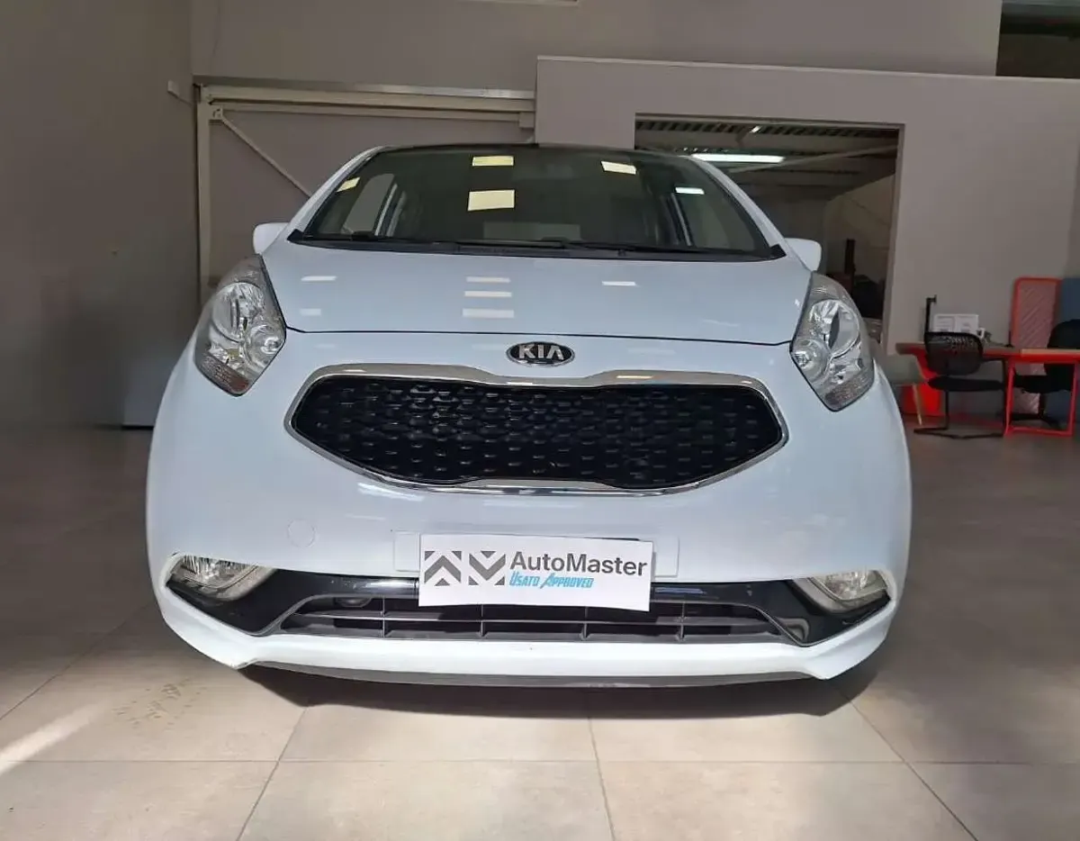 Usata Kia Venga 90 CV (66 kW) 2015 Bianco Utilitaria