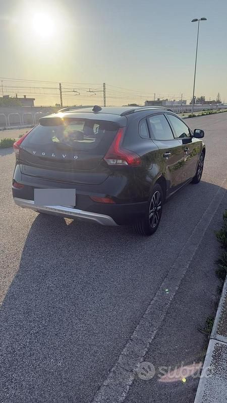 Usata Volvo V40 CC 120 CV (88 kW) 2018 Nero Station wagon