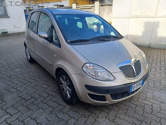 Usata Lancia Musa 95 CV (69 kW) 2006 Oro Monovolume