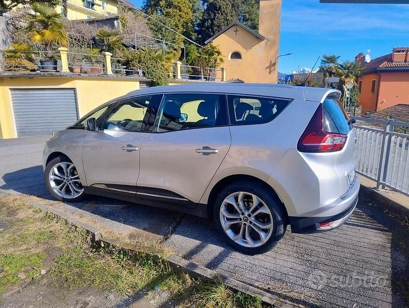 Usata Renault Grand Scénic IV Zen 110 CV (80 kW) 2018 Grigio Monovolume