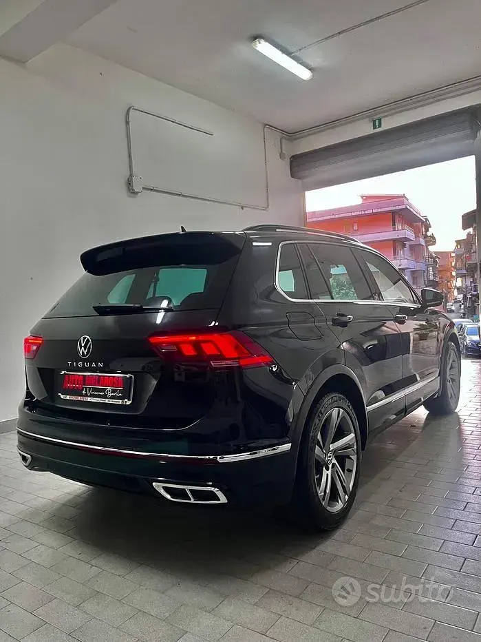 Usata VW Tiguan R-line 150 CV (110 kW) 2023 Nero SUV