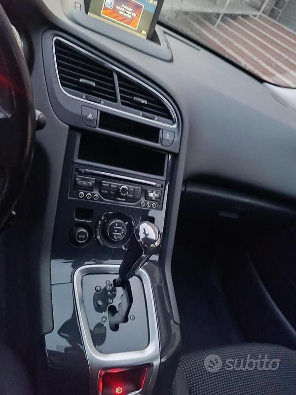 Usata Peugeot 5008 120 CV (88 kW) 2017 Nero Monovolume