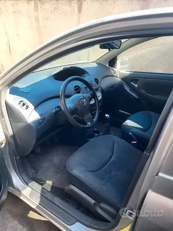 Usata Toyota Yaris 86 CV (63 kW) 2005 Berlina