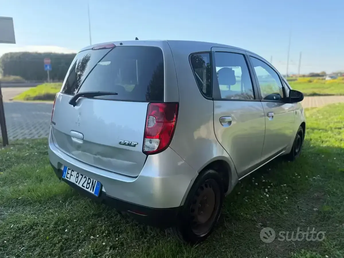 Usata Mitsubishi Colt Invite 75 CV (55 kW) 2011 Grigio Utilitaria