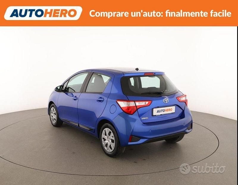 Usata Toyota Yaris Active 69 CV (50 kW) 2017 Blu Berlina