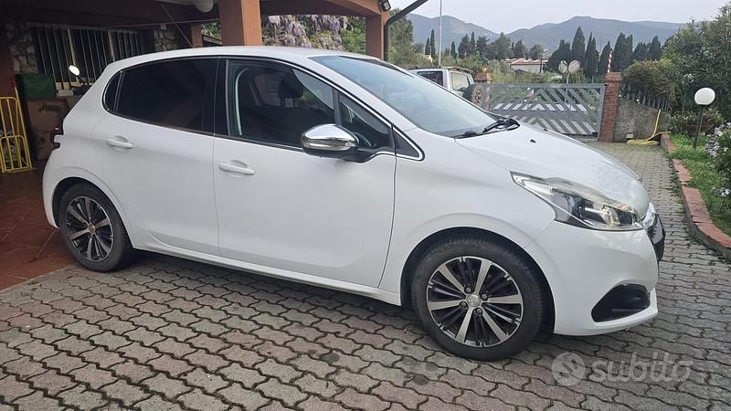 Usata Peugeot 208 82 CV (60 kW) 2016 Bianco Utilitaria