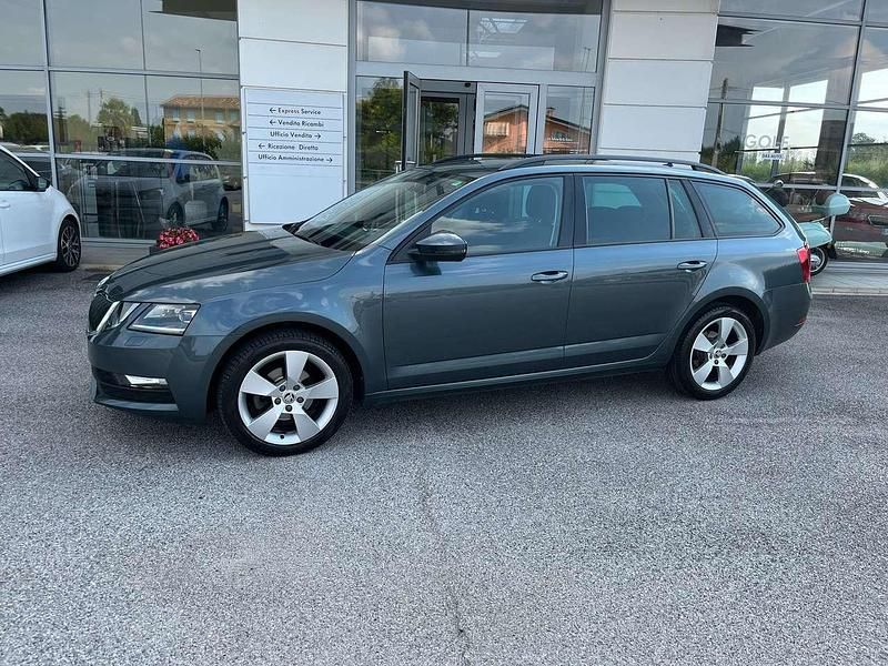 Usata Skoda Octavia Executive 116 CV (85 kW) 2019 Grigio graphite Station wagon