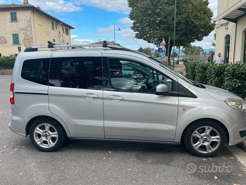 Usata Ford Courier 75 CV (55 kW) 2016 Grigio Monovolume