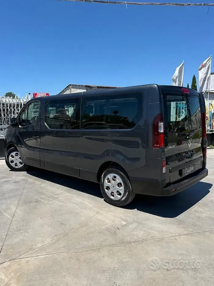 Usata Renault Trafic 110 CV (80 kW) 2022 Nero Monovolume