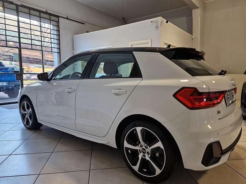 Käytetty Audi A1 Sportback S-Line 116 HP (85 kW) 2025 Musta Viistoperä