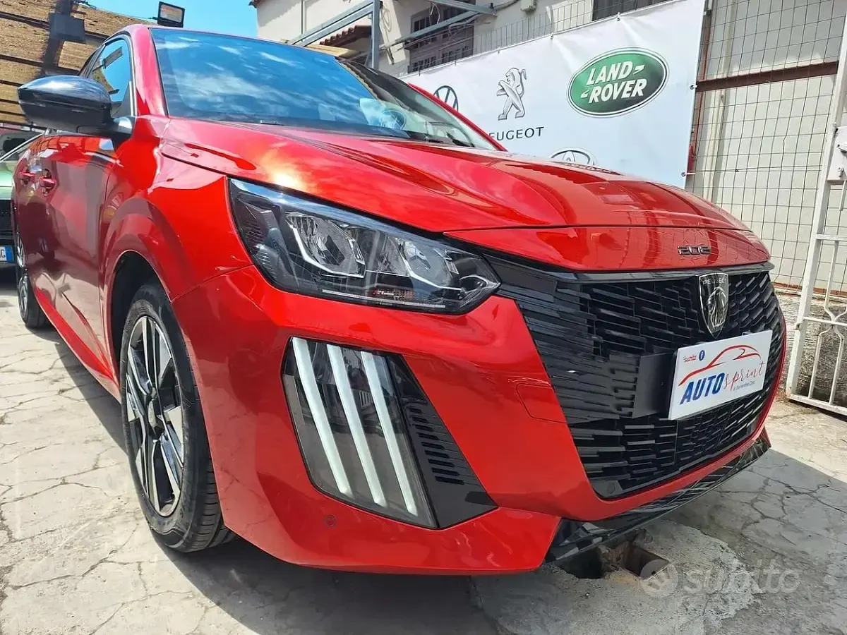 Usata Peugeot 208 GT 101 CV (74 kW) 2024 Rosso Utilitaria