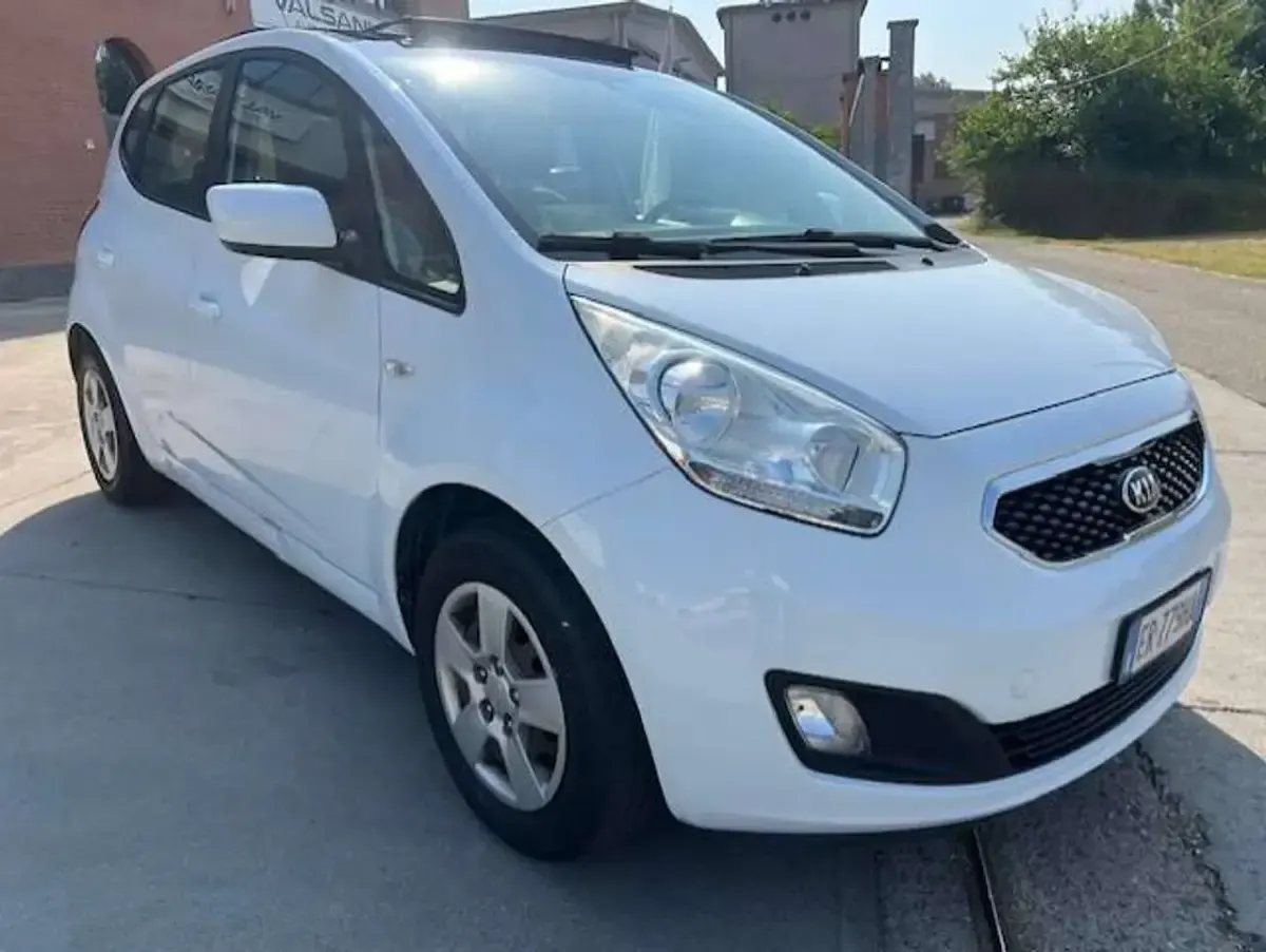 Usata Kia Venga Active 90 CV (66 kW) 2013 Bianco Utilitaria