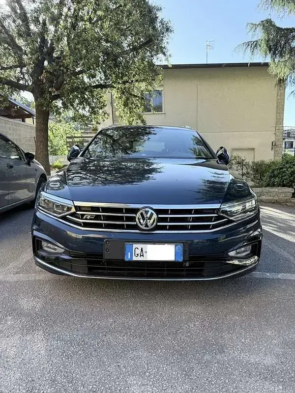 Usata VW Passat R-line 190 CV (139 kW) 2020 Blu Station wagon